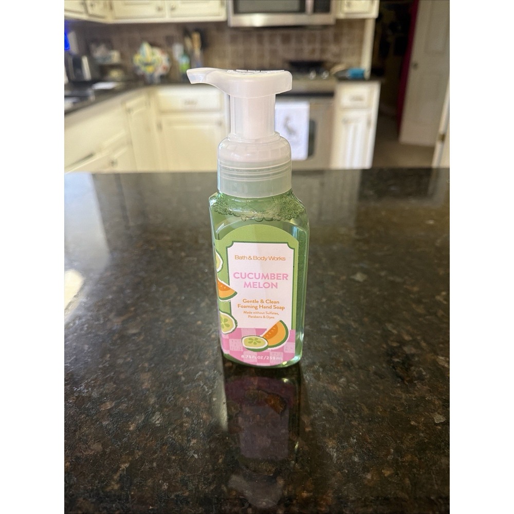 Bath & Body Works CUCUMBER MELON Gentle Foaming Hand Soap 8.75oz NEW